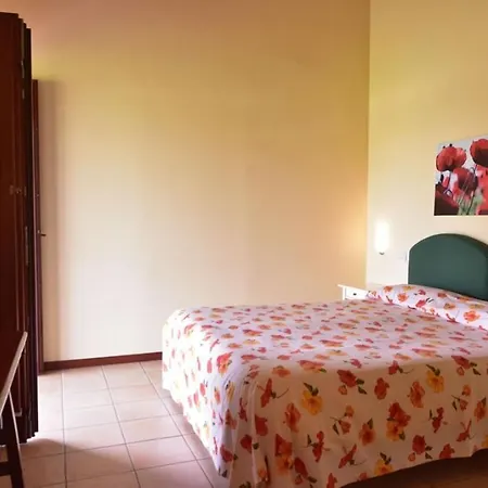 Sleeps 2 Pool Wifi T780857