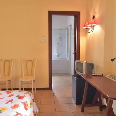 Sleeps 2 Pool Wifi T780857 Lejlighed *
